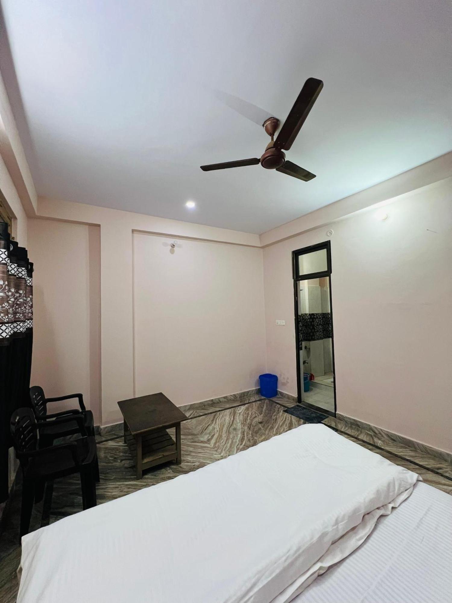 Annapurna Homestays Varanasi Bagian luar foto