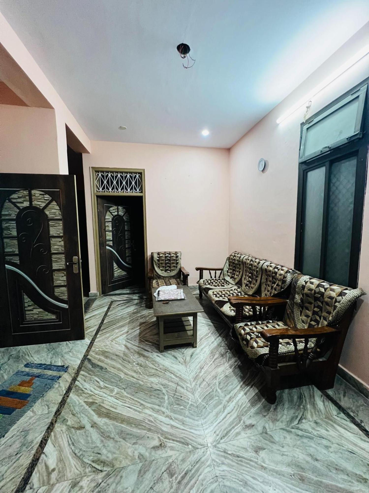 Annapurna Homestays Varanasi Bagian luar foto
