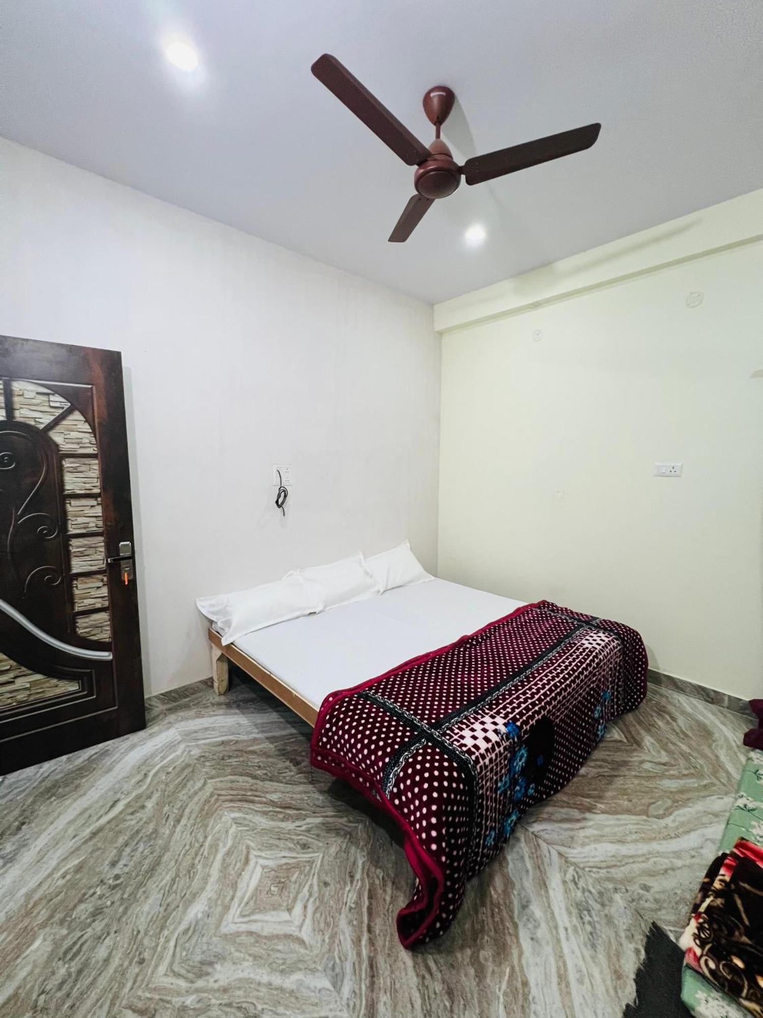 Annapurna Homestays Varanasi Bagian luar foto