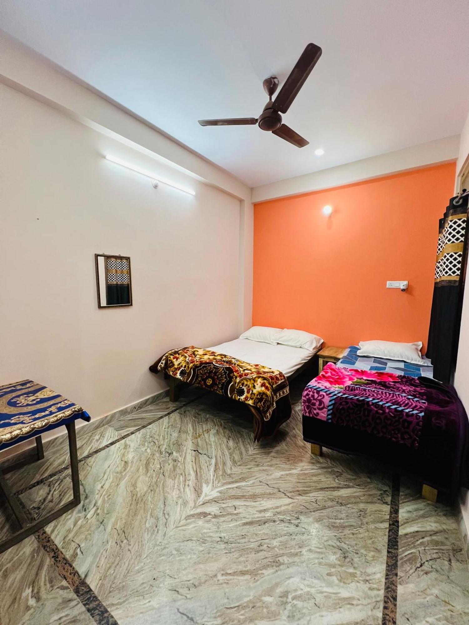 Annapurna Homestays Varanasi Bagian luar foto