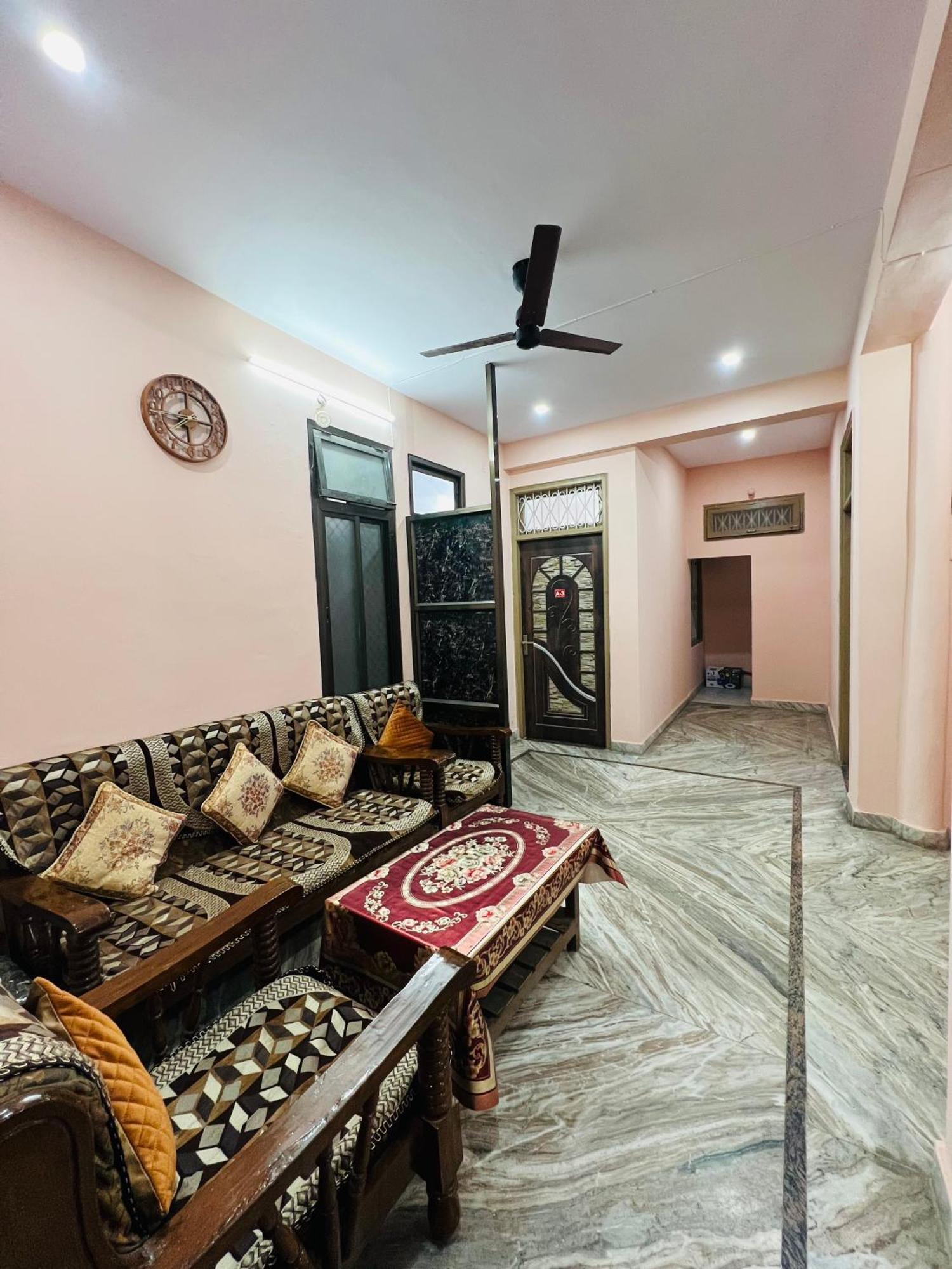 Annapurna Homestays Varanasi Bagian luar foto
