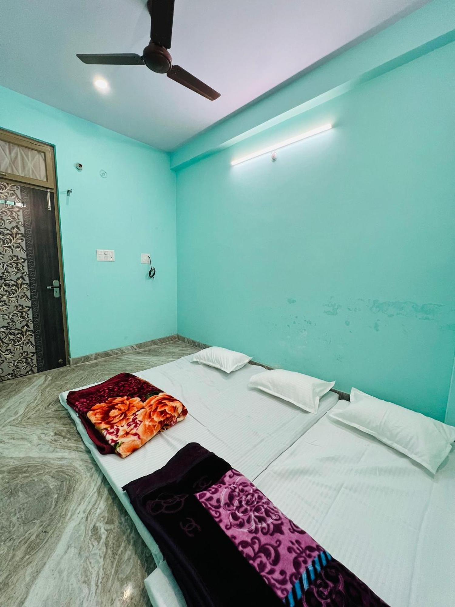 Annapurna Homestays Varanasi Bagian luar foto